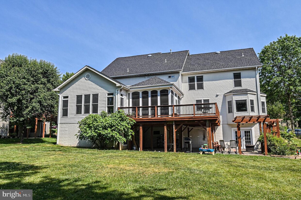Primary Photo - 13657 Leland Rd