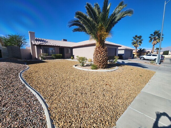 Building Photo - A Stunning 3 Bedroom, 2 Bathroom Single St...