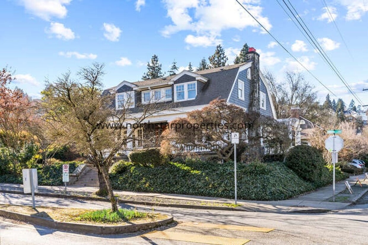 Primary Photo - Historic NW Portland Beauty next to Wallac...