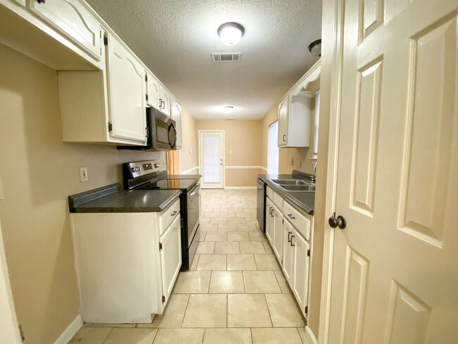 Foto del edificio - 3 Bed, 2 Bath near Shelby Farms