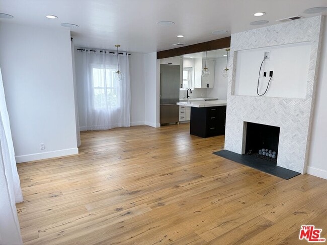 Foto del edificio - 6214 W 77th St
