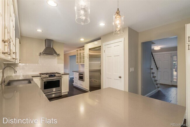 Building Photo - 4 br, 3 bath House - 6172 S. Lima Way