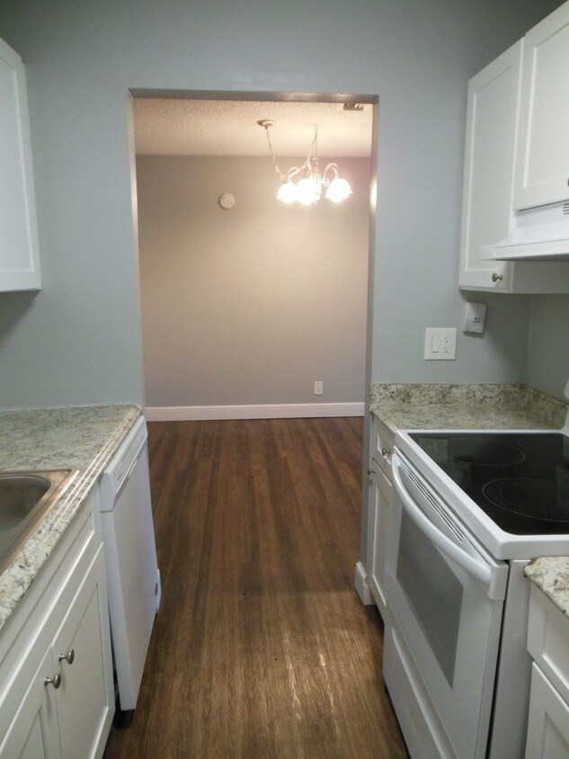 Primary Photo - 2 br, 1 bath House - 818 W TIFFANY DR #4