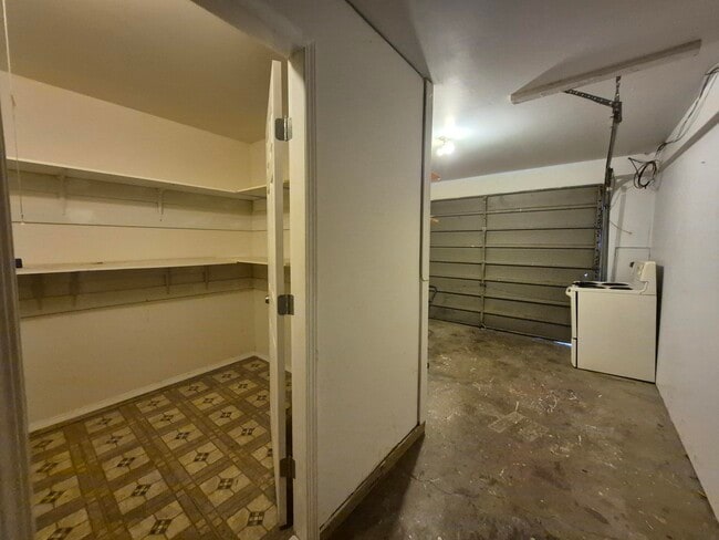 Building Photo - 6164 Somenos Rd