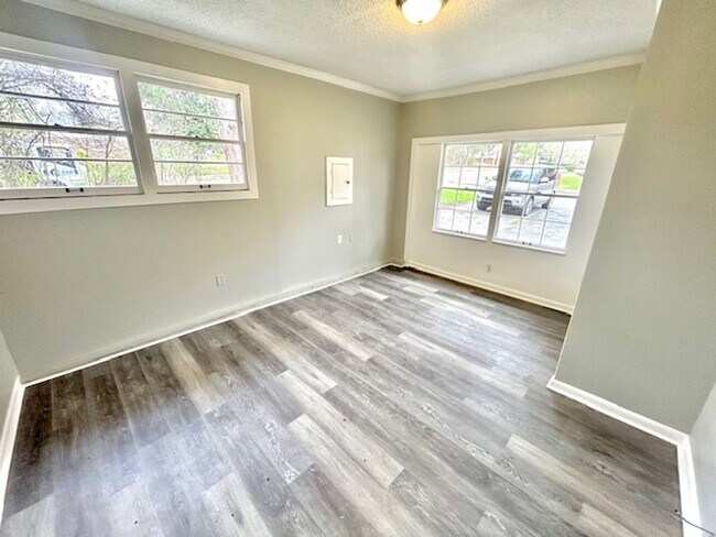 Foto del edificio - 6117 Colfax Rd NW