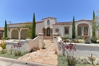 Building Photo - 6018 Avenida Chamnez