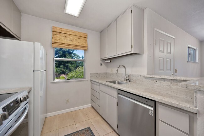 Foto del edificio - Prime location near downtown, airport, dining 1 bed 1 bath