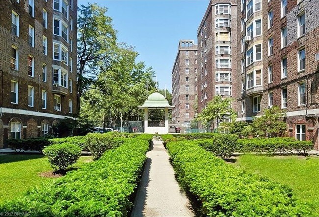 Patio - 160 72nd St