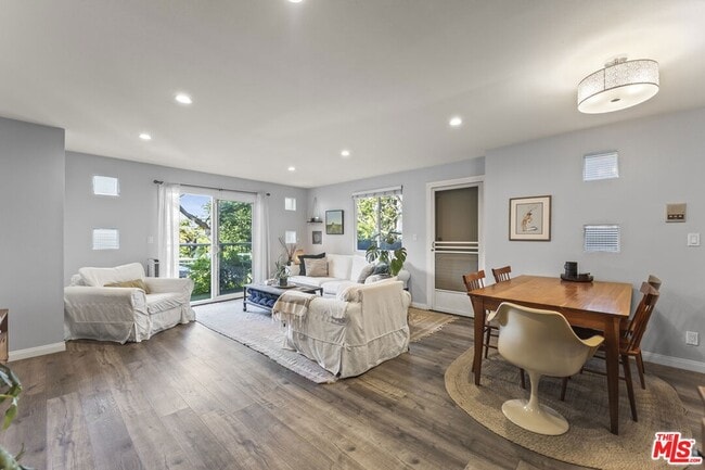 Building Photo - 712 Pacific St