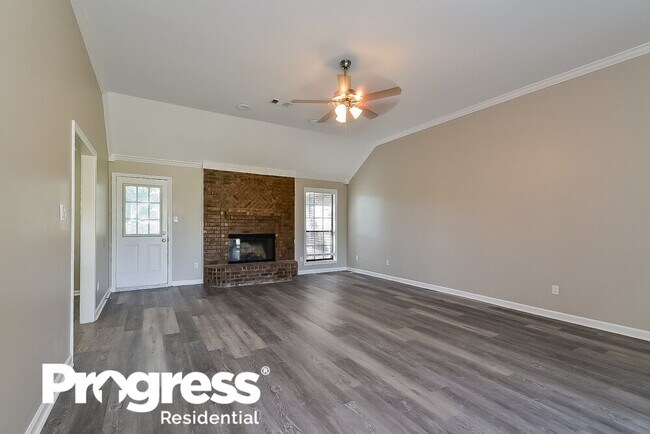 Foto del edificio - 3320 Summerdale Dr