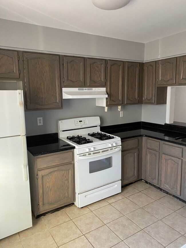 Kitchen - 907 Woodbridge Commons Way