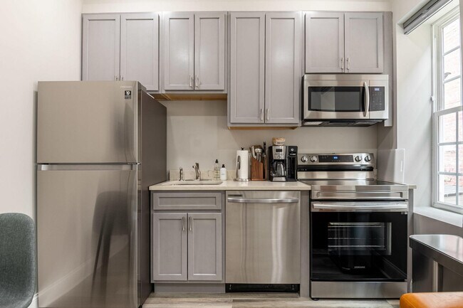 Foto del edificio - 701 E Street Southeast-SI ID1011205P