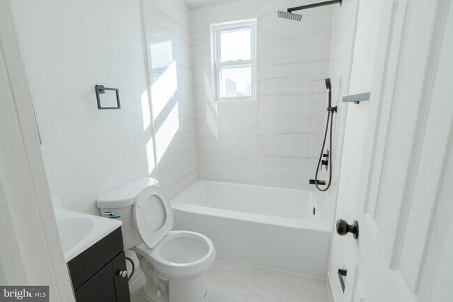 Foto del edificio - 413 Kennedy St NE