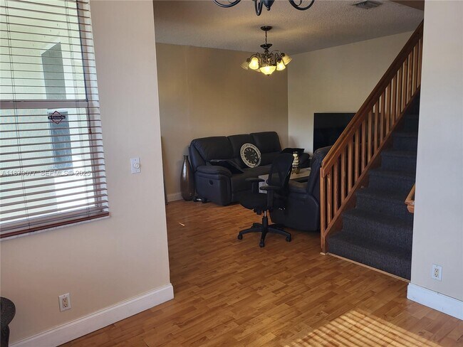 Foto del edificio - 820 NE 212th Terrace