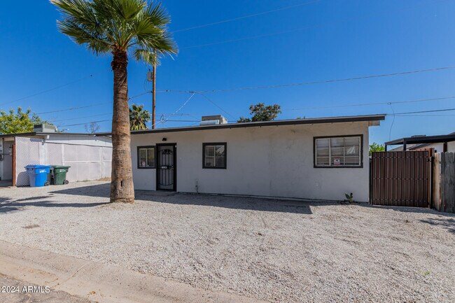 Building Photo - 723 E Sunnyslope Ln