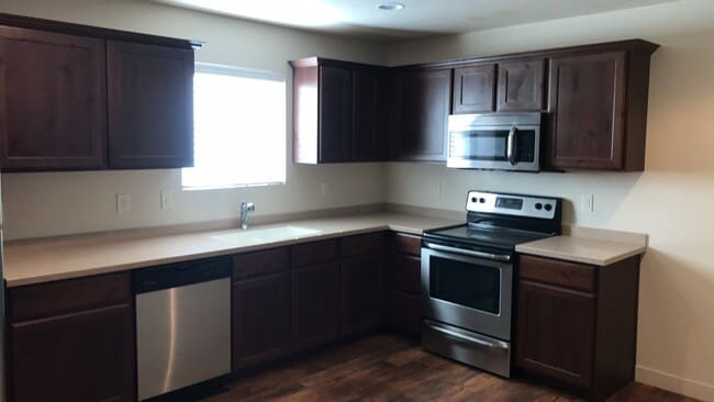 Building Photo - 3 Story Vineyard Townhome w 1 car attached...