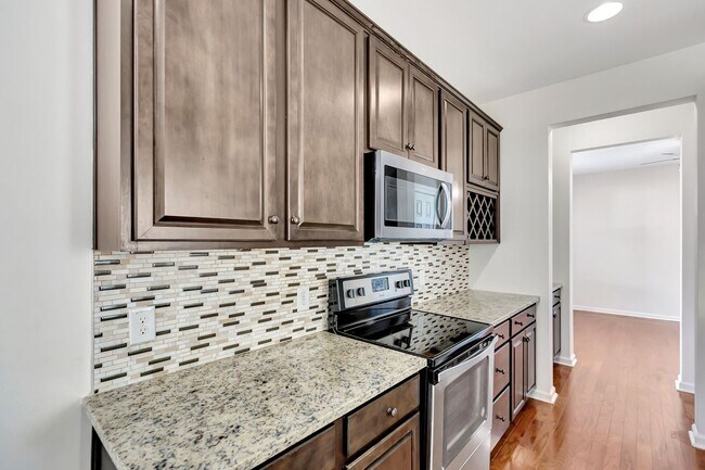 Building Photo - Welcoming 4-Bed Home with Space to Play & ...