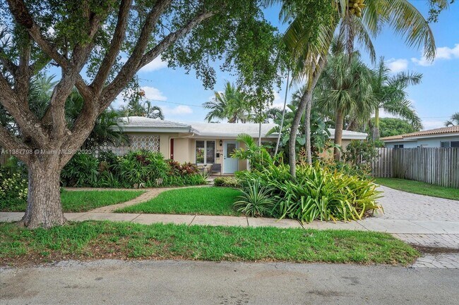 Foto del edificio - 2137 NE 58th Ct