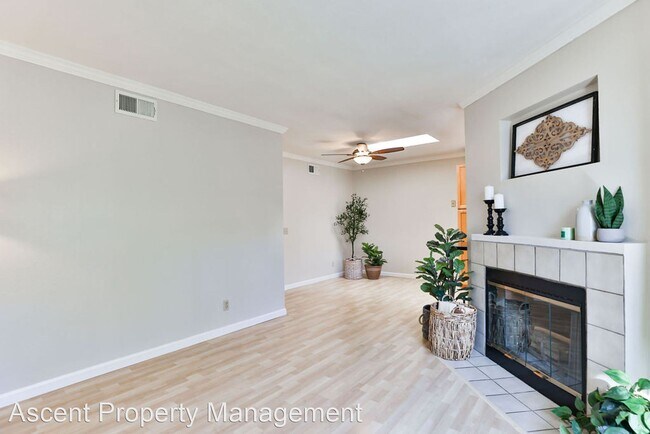 Building Photo - 2 br, 2 bath House - 4575 Contour Blvd.  A...