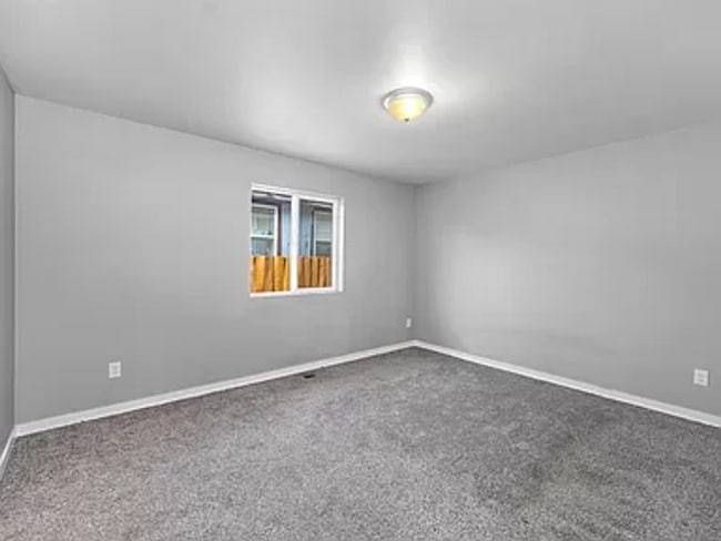 Building Photo - 906 E. Courtland Ave. Spokane, WA 99207-Nu...