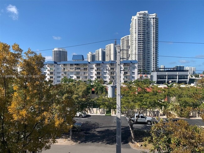 Foto del edificio - 3750 NE 170th St