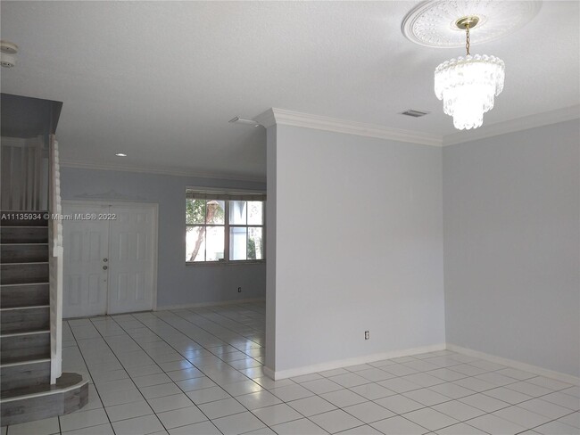 Foto del edificio - 1511 Maple Dr