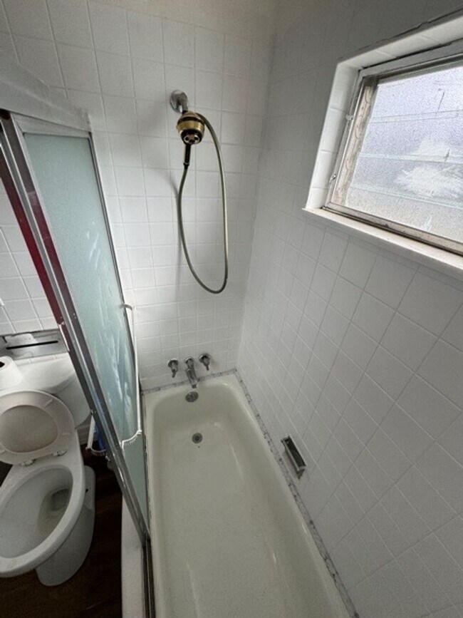 Foto del edificio - Charming 3-Bedroom Property in Prime Location