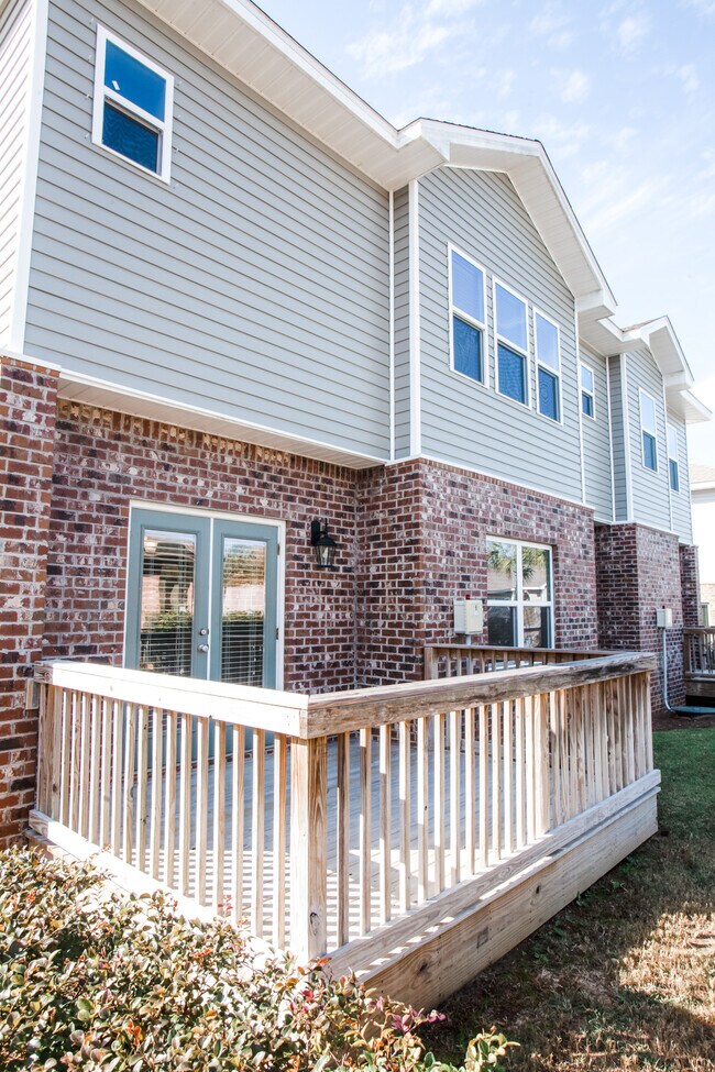 Building Photo - 6604 -B Spaniel Dr