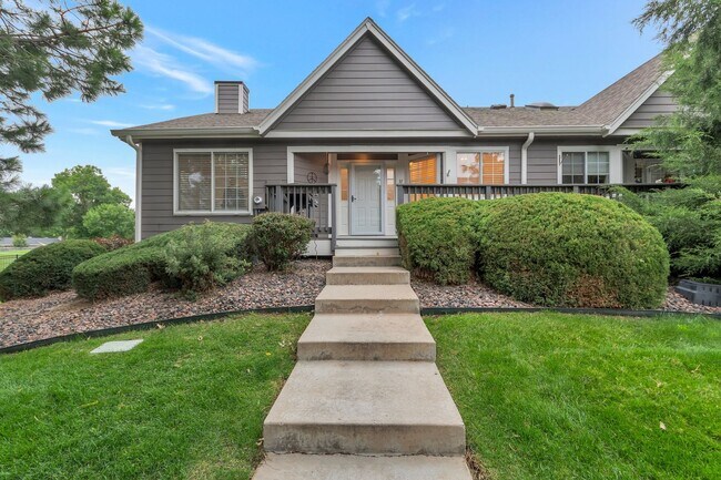 Photo - Beautiful End Unit Townhouse - Lake Arbor ...