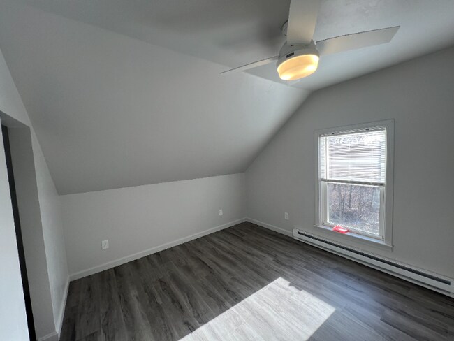 Building Photo - 20 Elm St