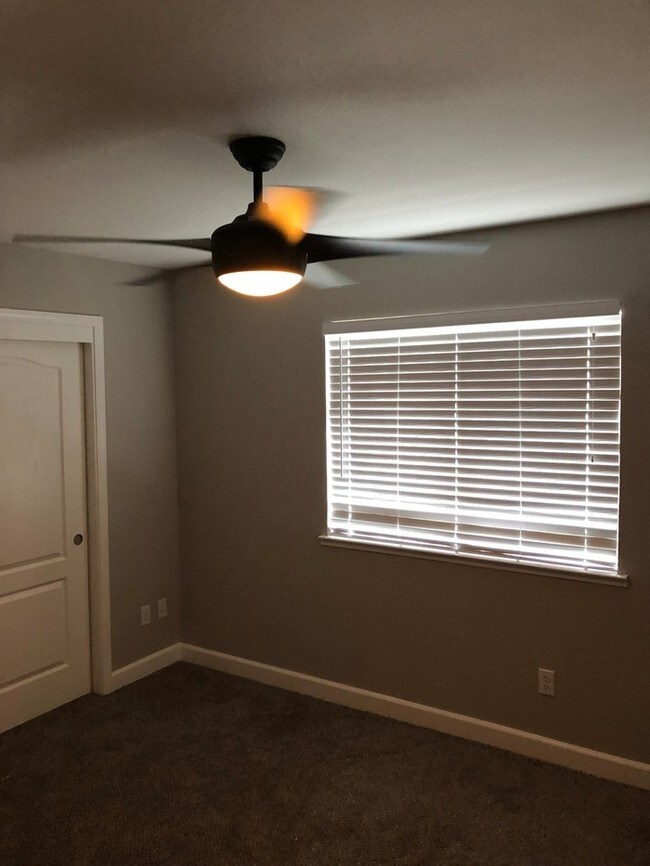 Building Photo - North Stockton 3 Bedroom 2 Bathroom Home