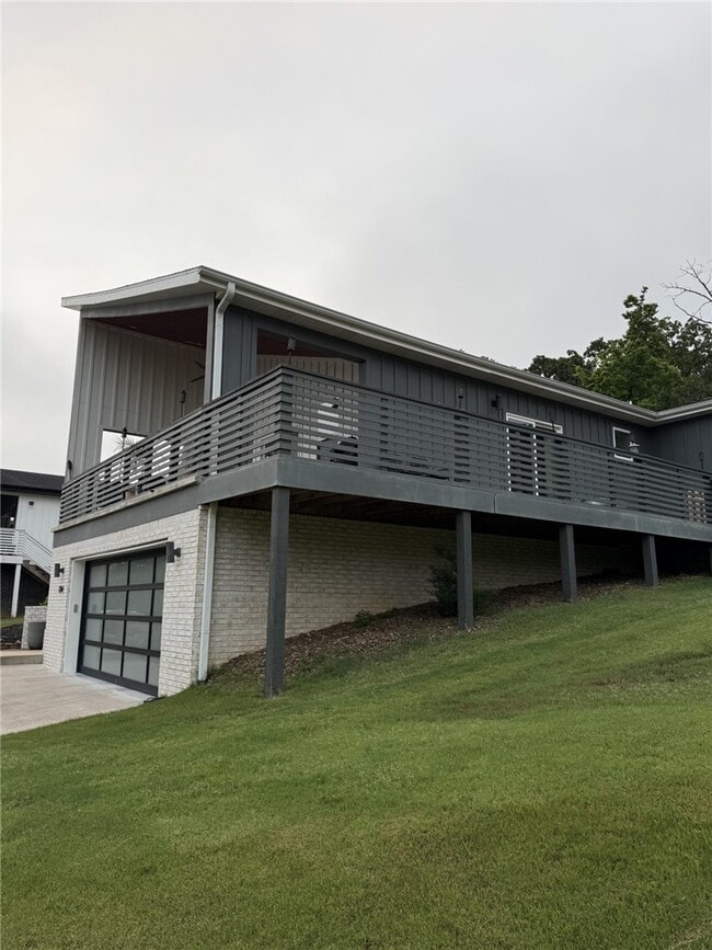 Building Photo - 2364 N Freshwater Avenue
