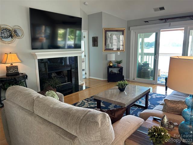 Foto del edificio - 872 Southwest Dr