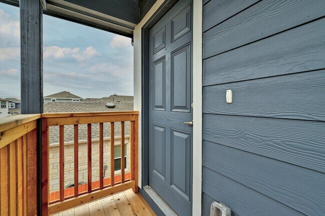 Foto del edificio - 8417 Looksee Ln