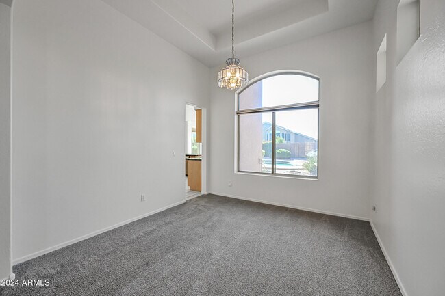 Building Photo - 4633 E Robin Ln