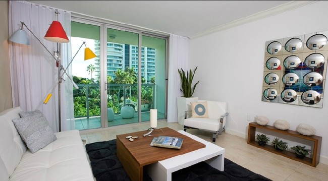 1HAB, 1BA, sala de estar, pisos porcelanatos de 18 in. - 1550 Brickell Ave