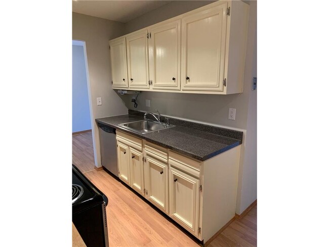 Building Photo - 1109 Trailwood N