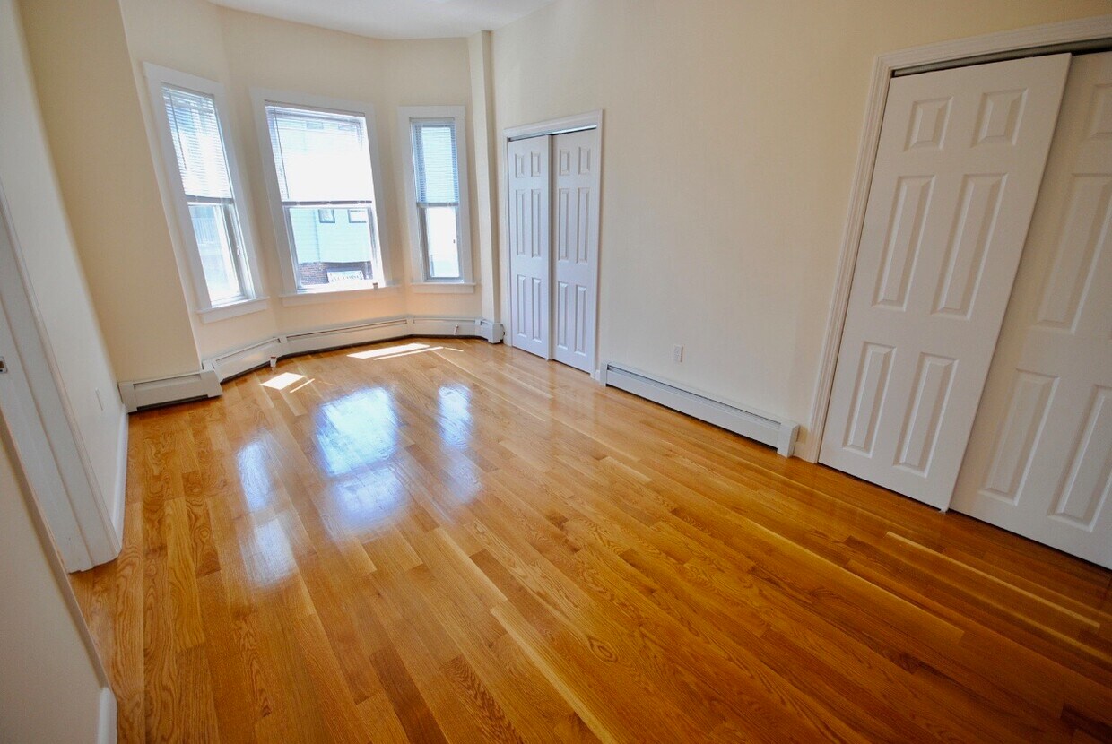 Foto principal - 154 Bennington St