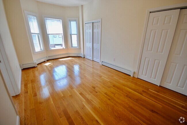 Building Photo - 154 Bennington St