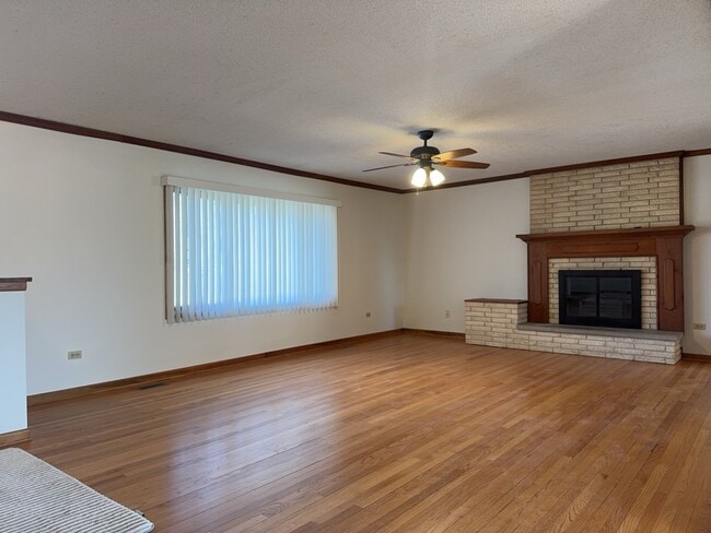 Foto del edificio - 580 N State St