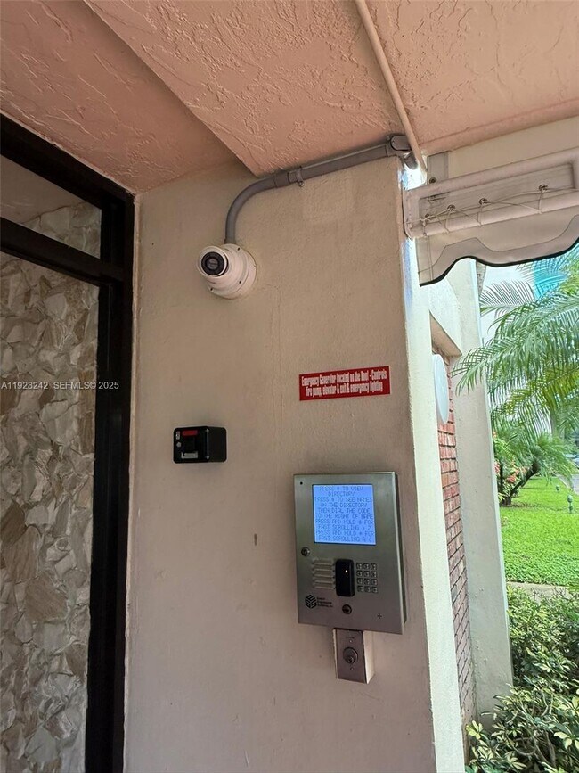 Foto del edificio - 3091 N Course Dr