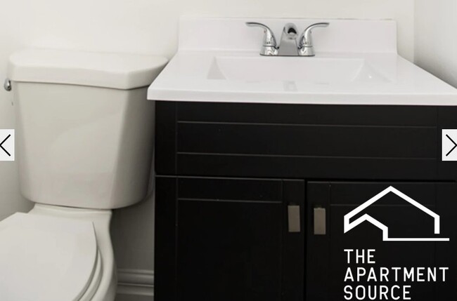 Building Photo - 1056 W Lill Ave