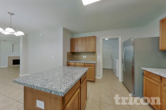 Foto del edificio - 2744 Woodspring Forest Dr