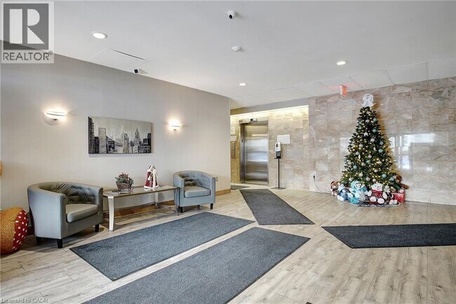 Photo du bâtiment - 3227 King St E