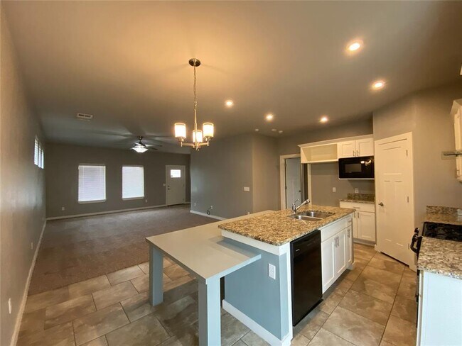 Foto del edificio - 809 Lakeview Dr