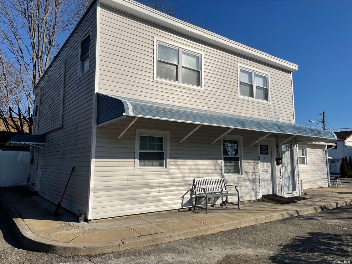 525 S Oyster Bay Rd, Plainview, NY 11803 Apartment for Rent in