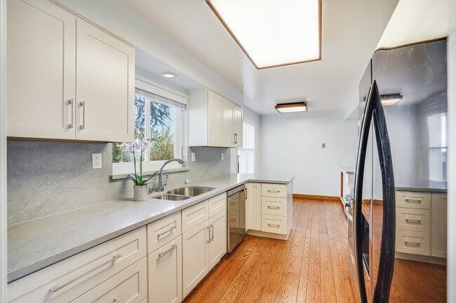 Building Photo - 3331 Verdun Ave