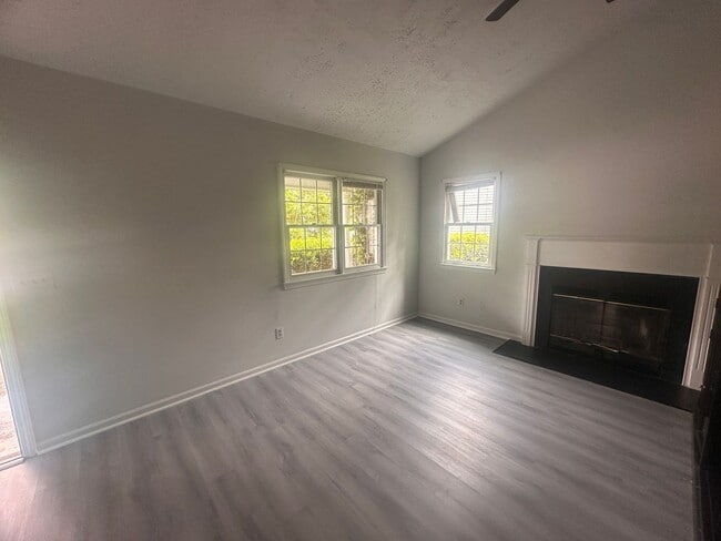 Building Photo - 6519 Spicewood St