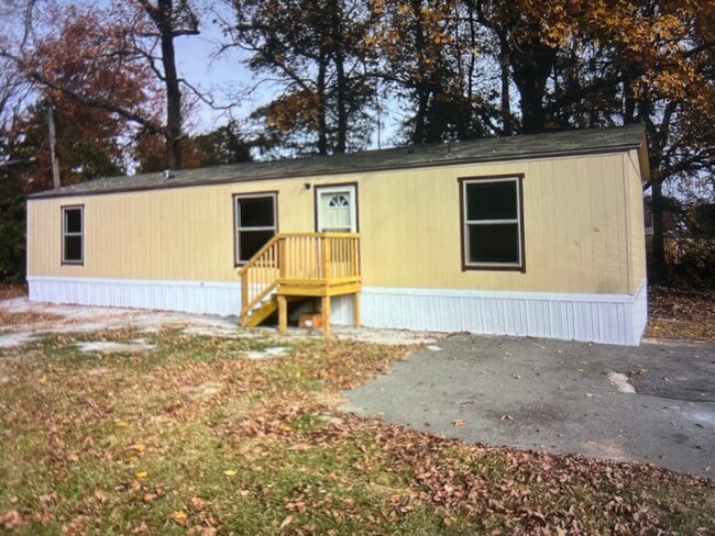 Building Photo - 3000 John Harden Dr