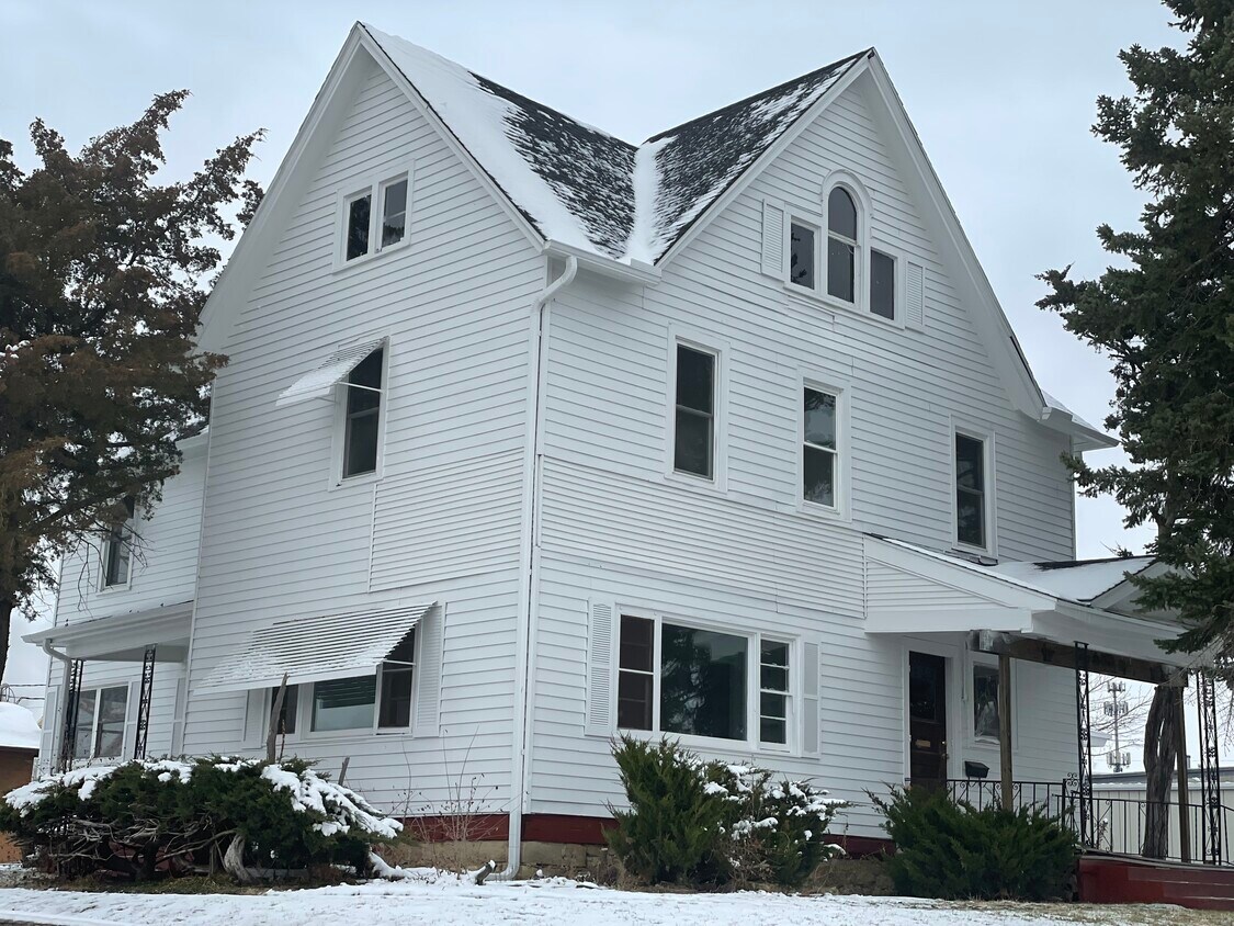 Exterior front - 203 E Lincoln Way